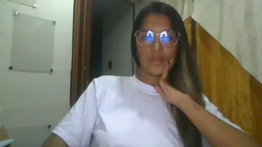 Juanabrunette7 Adult Chat October 13, 2026