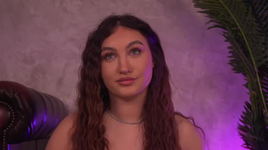 ValentinaMonroee Adult Chat October 14, 2026
