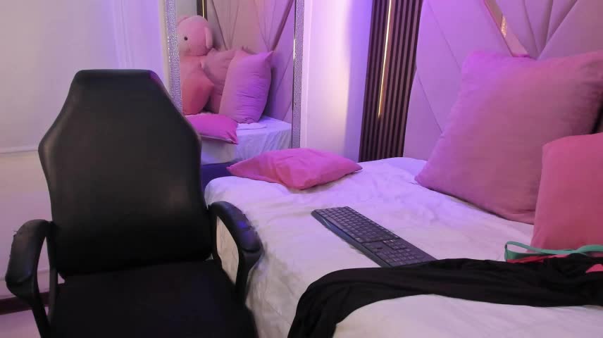 julia_bonniee Adult Chat October 14, 2026