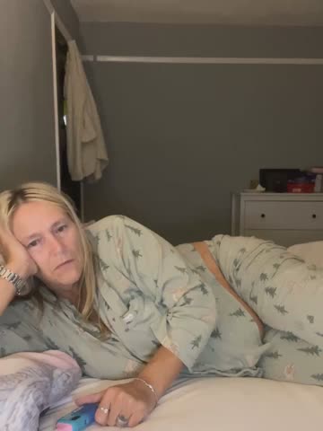 Blondnboujee53 Adult Chat October 14, 2026