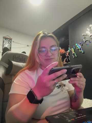 Sophia_Weest99 Adult Chat October 14, 2026