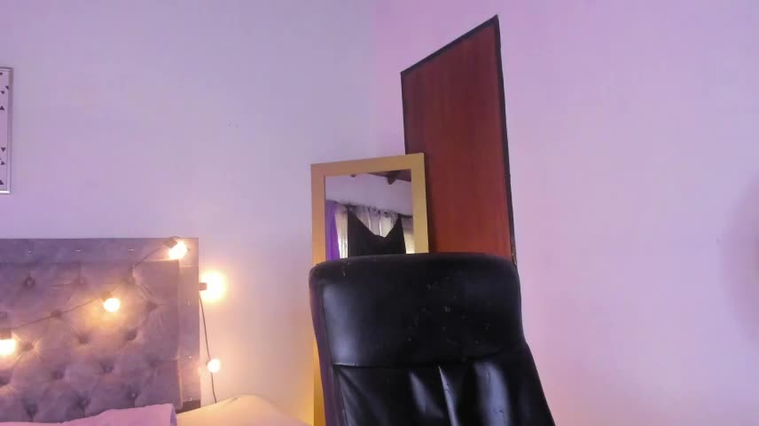 violet_lombardi Adult Chat October 14, 2026