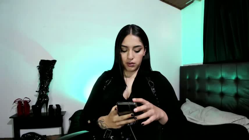 MistressVenena Adult Chat October 16, 2026