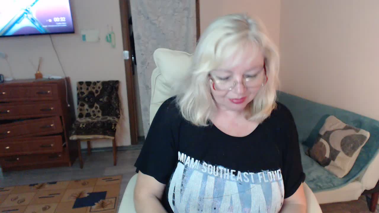 EvelynLoveShy Adult Chat October 16, 2026