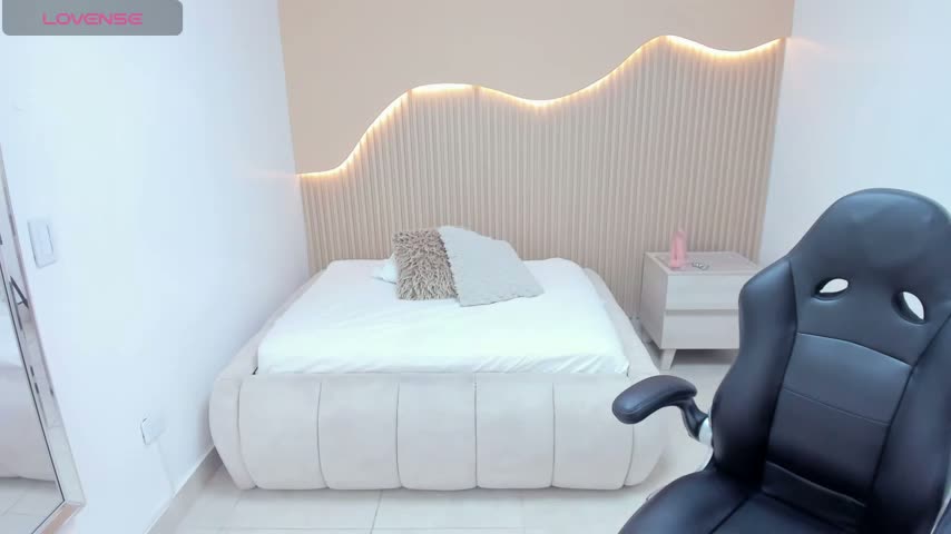 MELANIE_VEGA Adult Chat October 17, 2026