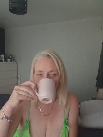 BellaUkCurvy Adult Chat October 16, 2026