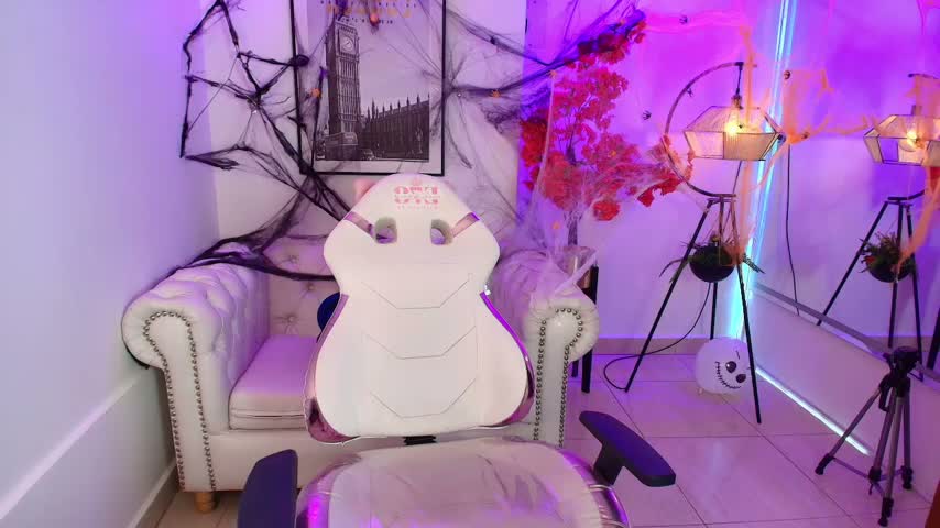 Arianna_millerr Adult Chat October 17, 2026