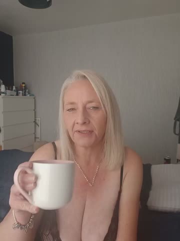 BellaUkCurvy Adult Chat October 17, 2026