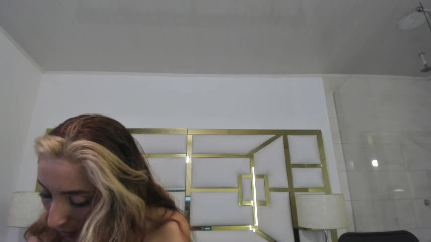 VivieneLuxe Adult Chat October 17, 2026