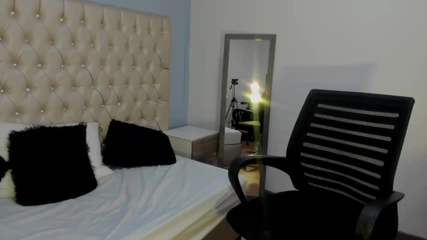 sofia_velvet1 Adult Chat October 17, 2026
