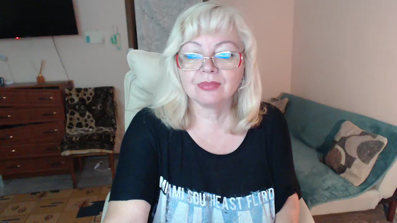 EvelynLoveShy Adult Chat October 17, 2026