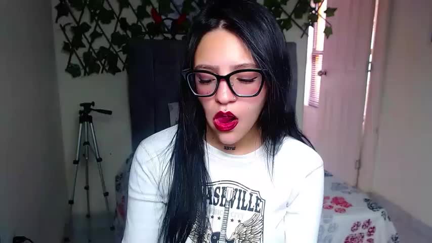 Violettasquirt Adult Chat October 17, 2026