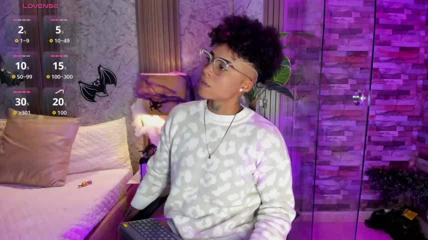 LuciaWallace Adult Chat October 17, 2026