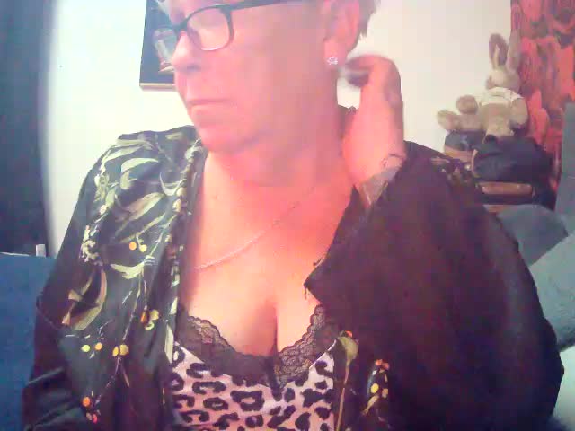 Playful_MILF_Demi Adult Chat October 17, 2026