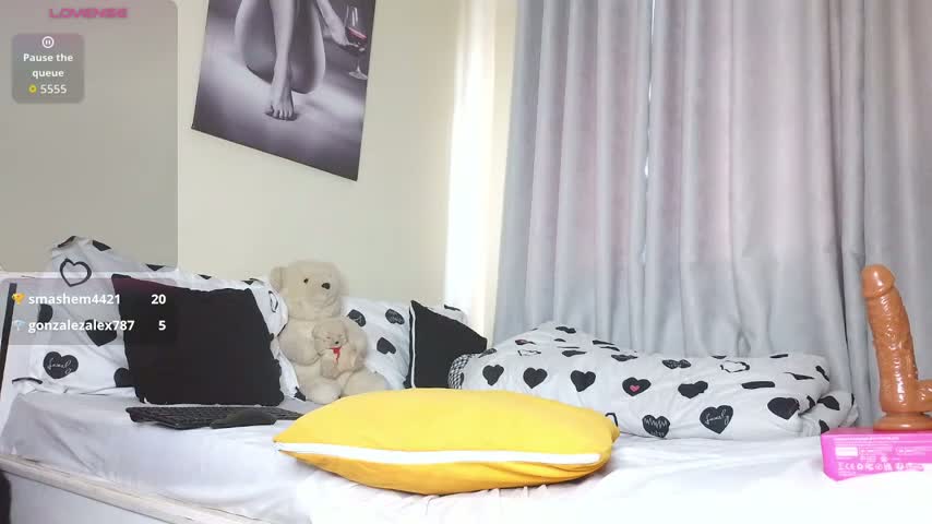 Fluffy_Pillows Adult Chat October 18, 2026