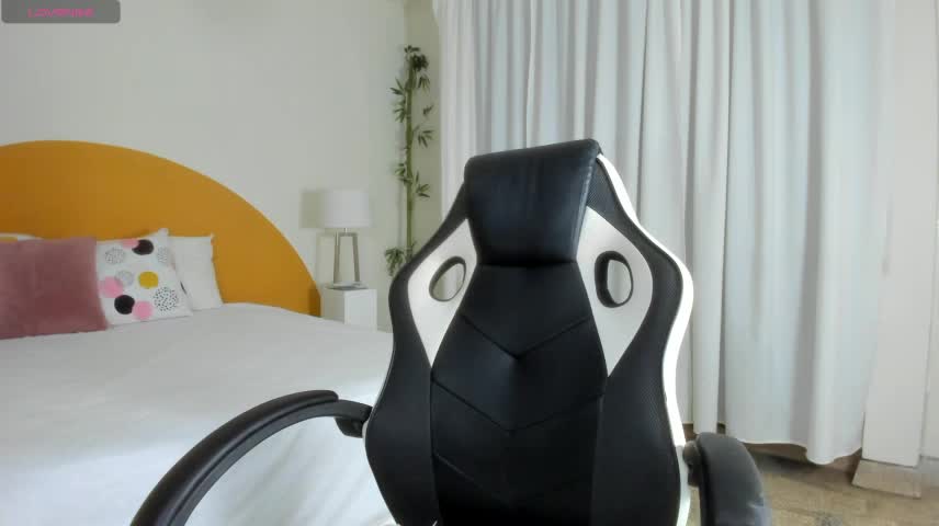 _Emmaa_Queen_ Adult Chat October 18, 2026