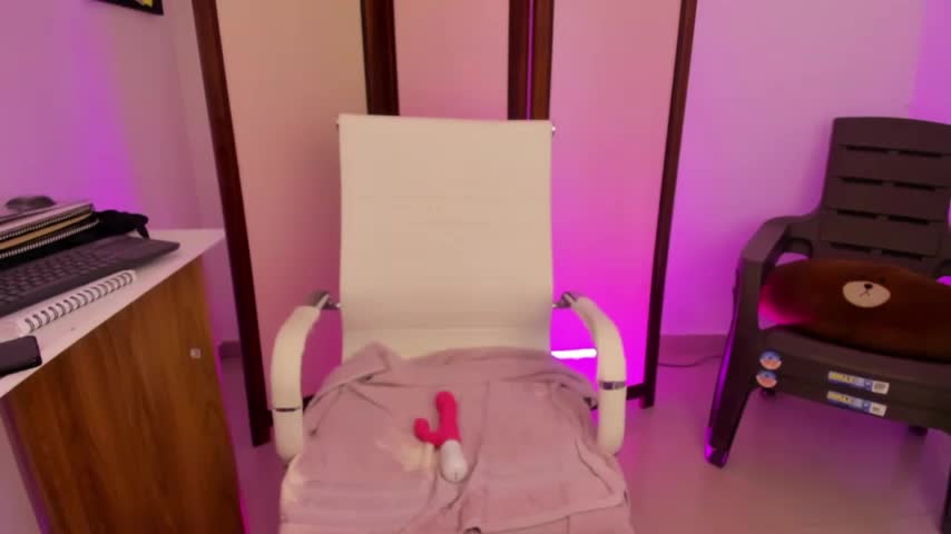 Lucy_river__ Adult Chat October 18, 2026