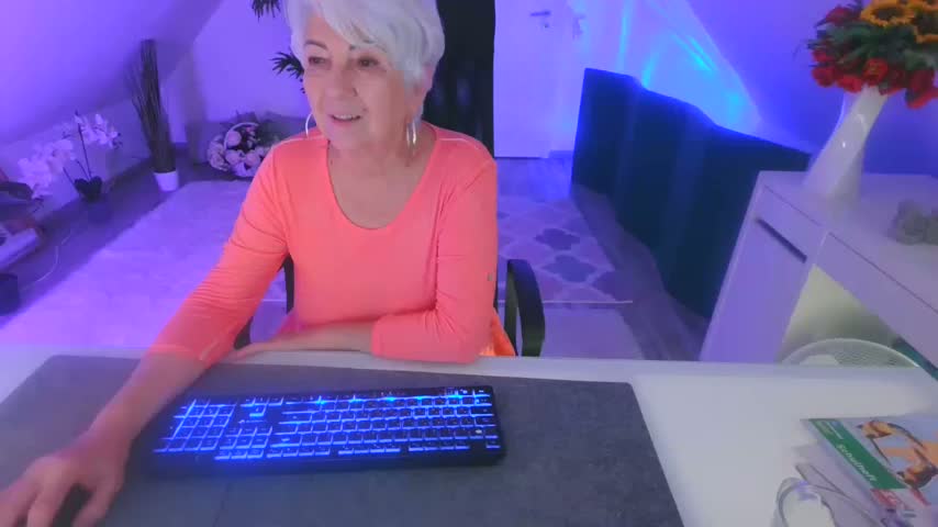 LovelyHelena Adult Chat October 19, 2026