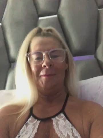 Busty_BlondeX Adult Chat October 19, 2026