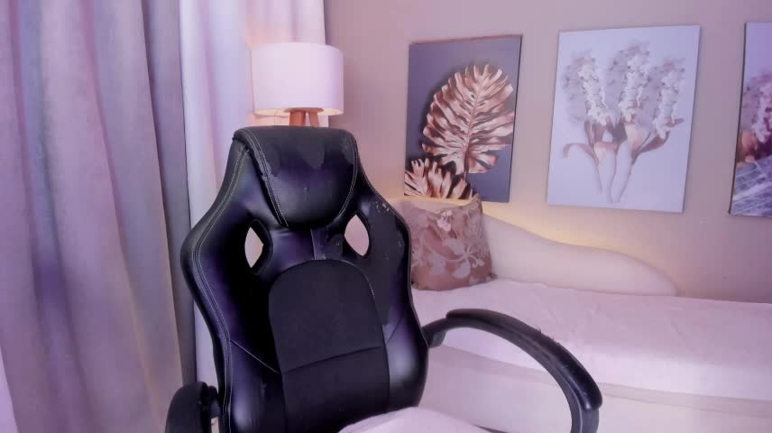 charlotte_bluee Adult Chat October 19, 2026