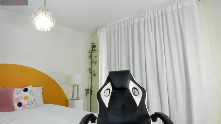 _Emmaa_Queen_ Adult Chat October 19, 2026