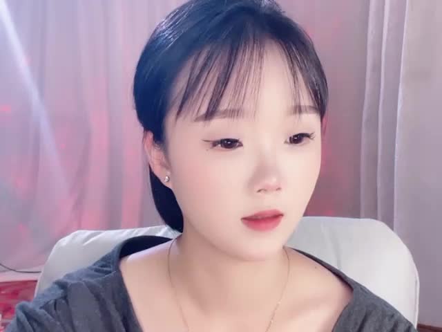 yiyi88888 Adult Chat October 19, 2026