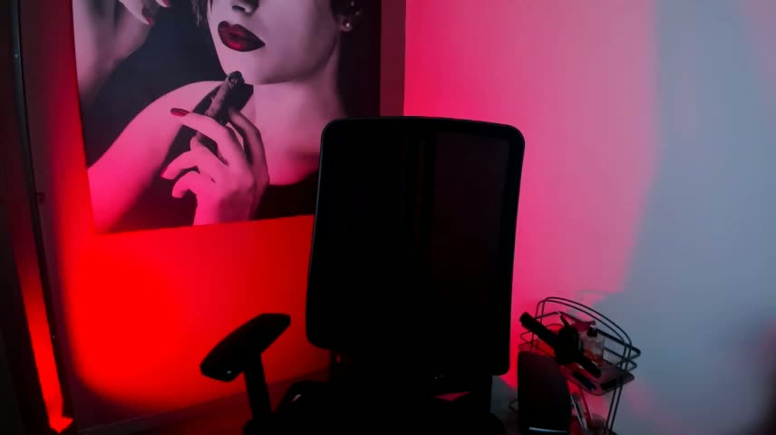 QueenOfHaze Adult Chat October 20, 2026