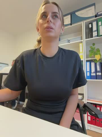 Hii_Lolla Adult Chat October 20, 2026
