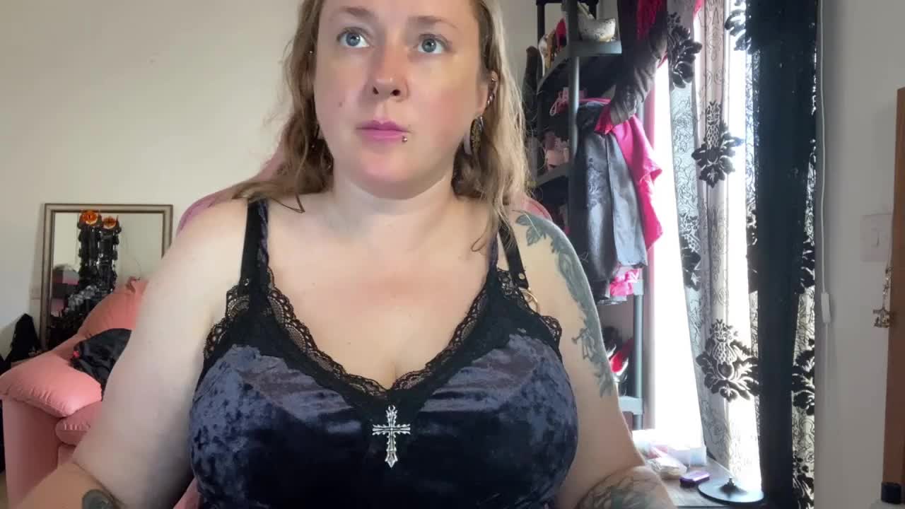 NylonQueen Adult Chat October 21, 2026