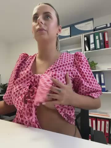 Hii_Lolla Adult Chat October 21, 2026