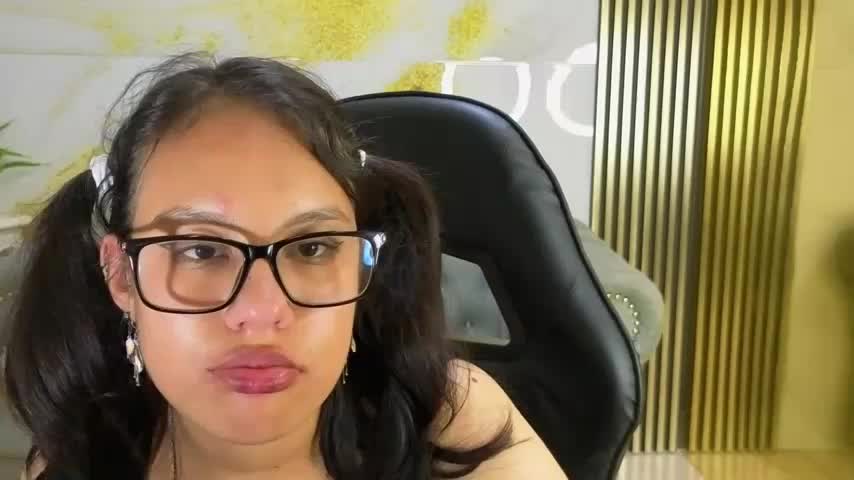 Luana_s_2026-10-23_08-58-16_935 Adult Chat October 25, 2026