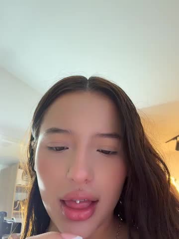 Sofia18_pinkk Adult Chat October 26, 2026
