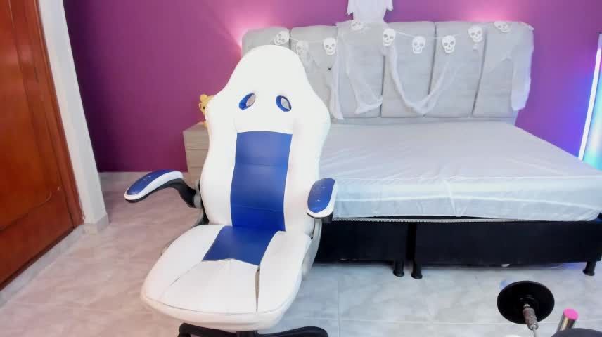 Littlee_Noemi Adult Chat October 27, 2026
