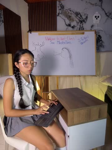 I_AM_EMMA_ Adult Chat October 28, 2026